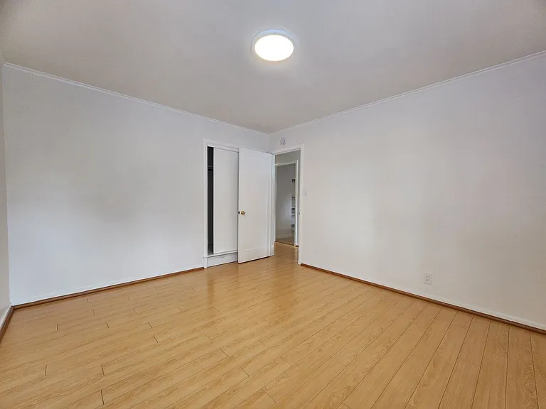 Check out this cozy 2-bedroom, 1-bathroom apartment located in the heart of Mountain View! — Photo 5