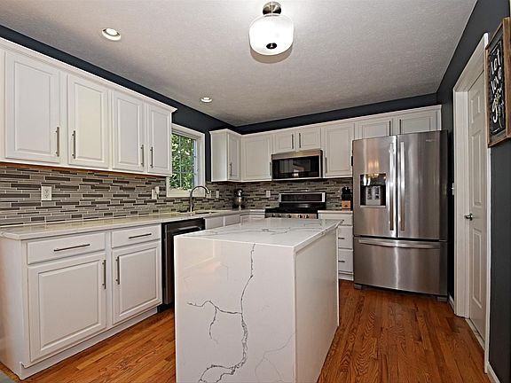 5th image of 55321 Falling Waters Ct #C