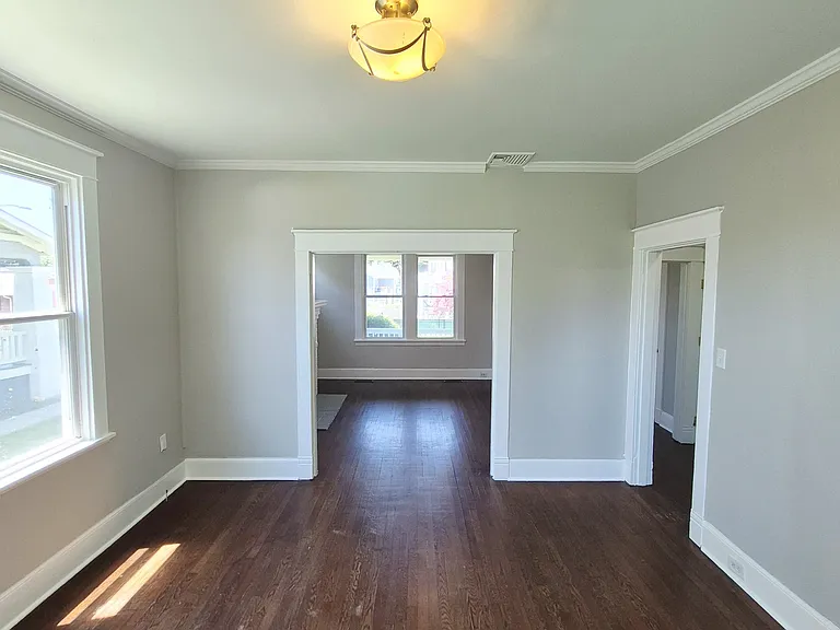 2113 Barton Ave — Photo 11