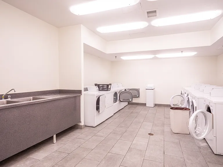 88 Bloor St E — Photo 14