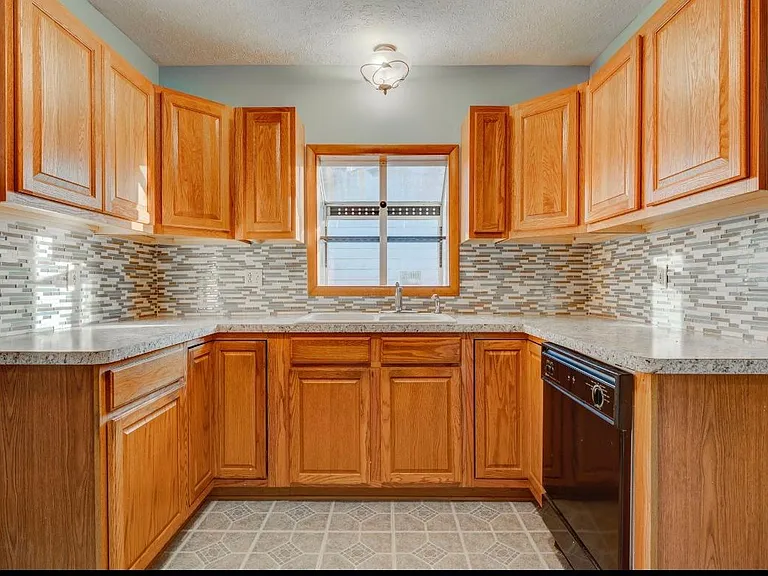 238 Liberty St — Photo 8
