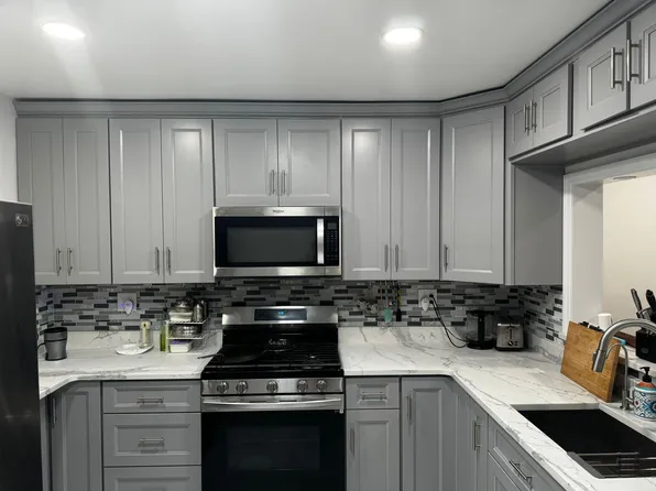 4 Marigold Ct #4, Edison, NJ 08820
