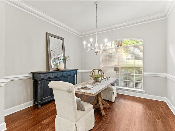 5th image of 305 Thornberg Dr