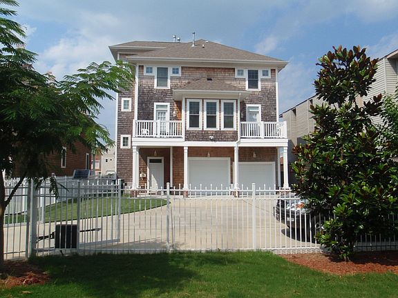 2nd image of 1407 E Ocean View Ave