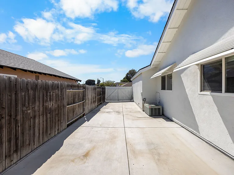 5892 Oak Meadow Dr — Photo 47