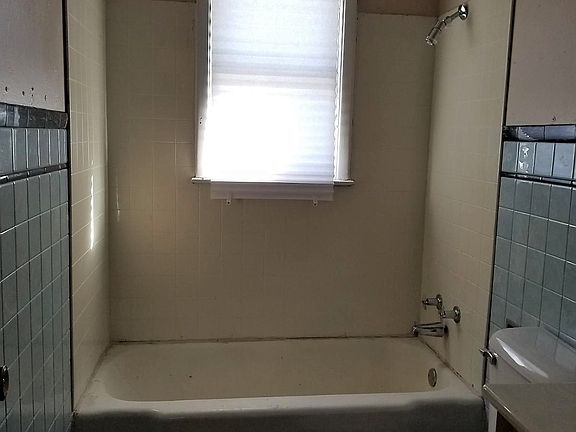 5th image of 16 N 35th St APT B