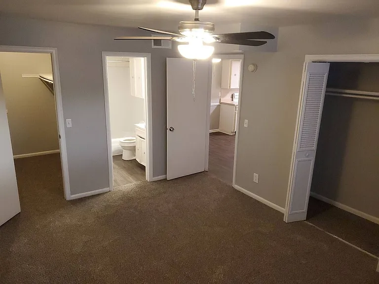 Stratford East Apartments — Photo 51
