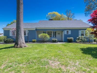 51 Edgewater Rd, Agawam, MA, 01001