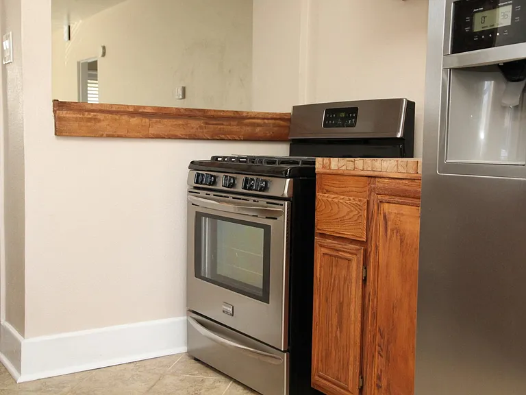 1625 Grove St — Photo 7