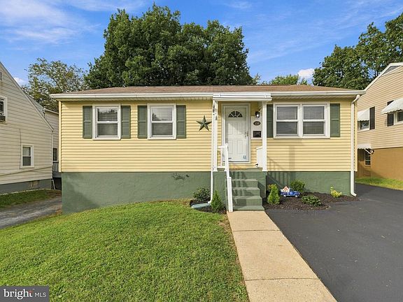 2nd image of 1089 Marshall St
