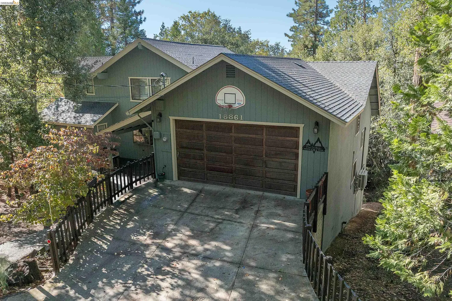 18861 Lookout Dr photo 1