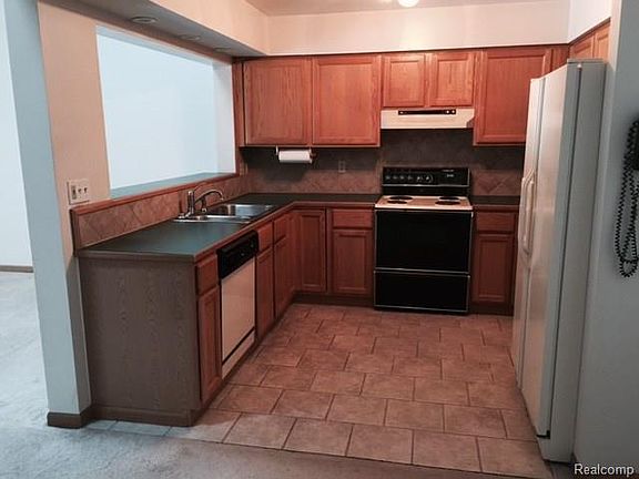 4th image of 4349 Elaine Ct
