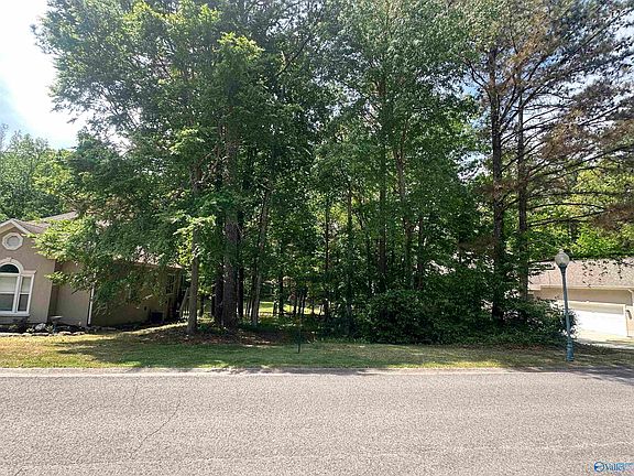 5th image of 26 Ridgewood Cir