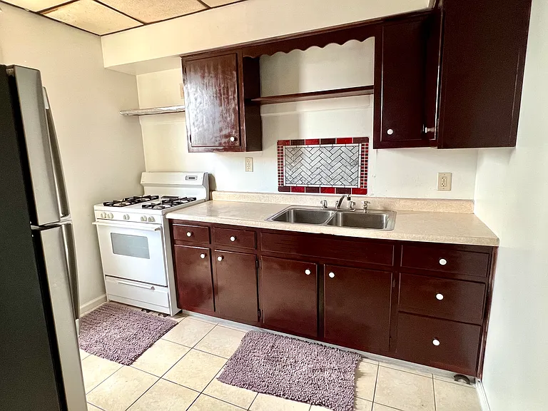 200 Princeton Ave #2 — Photo 9