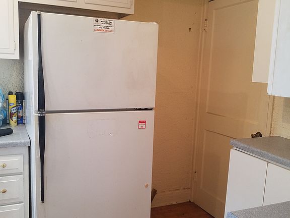 3rd image of 1826 Spring Dr