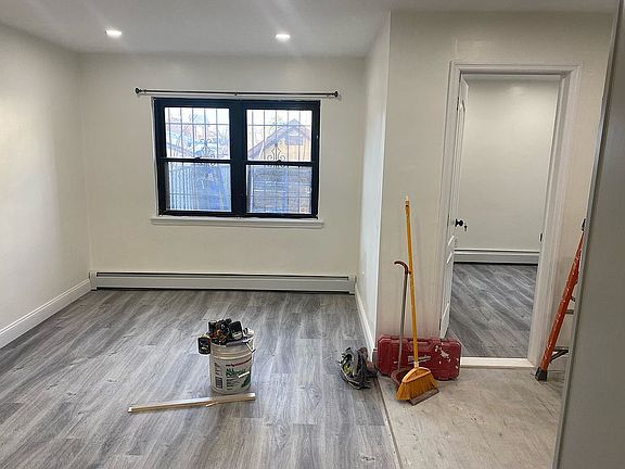 4th image of 160-15 45th Ave