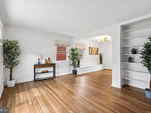 3rd image of 5727 2nd St NE