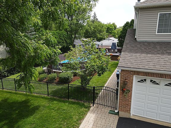 Pool area/Hot tub/North