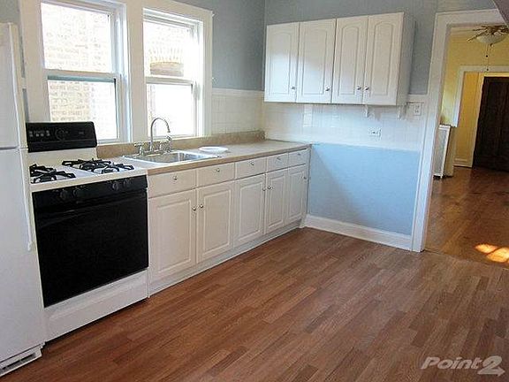 5th image of 5436 N Sawyer Ave #2