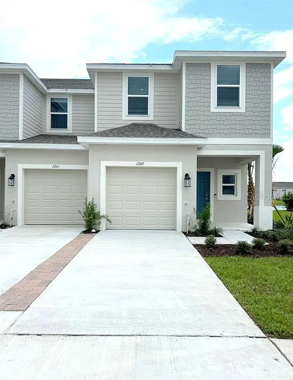 3 bed, 2.5 bath, 1553 sqft, $2,300 — Photo 1