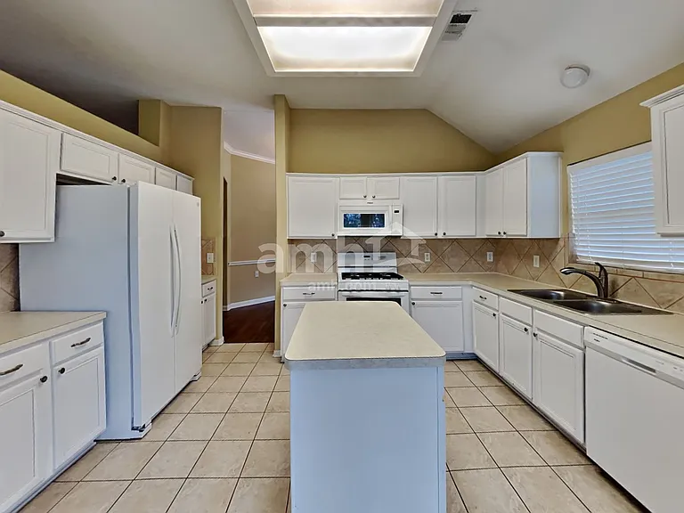 1827 Pinewood Court Dr — Photo 3
