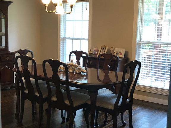 Formal dining room 
