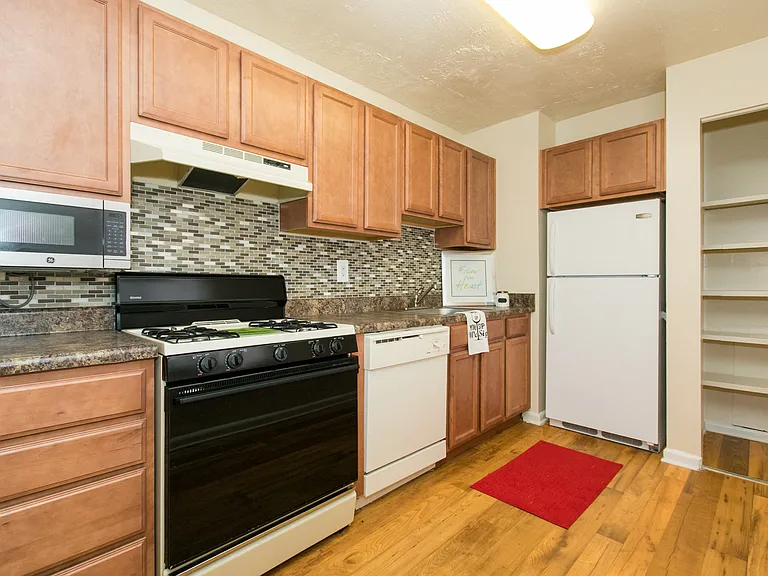 Quail Hollow Apartment Homes — Photo 5