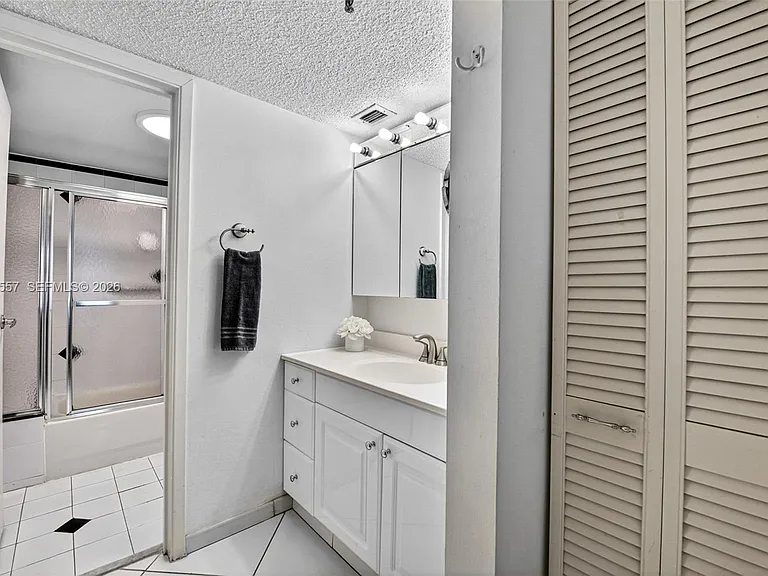2401 Collins Ave #1107 — Photo 12