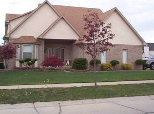 24426 Brentwood Dr, Brownstown, MI 48183