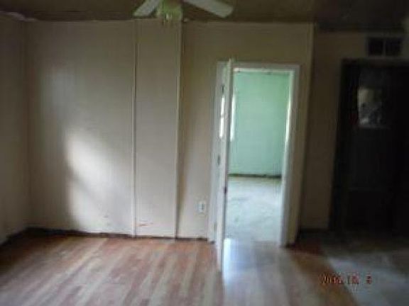 3rd image of 17 E 26th St