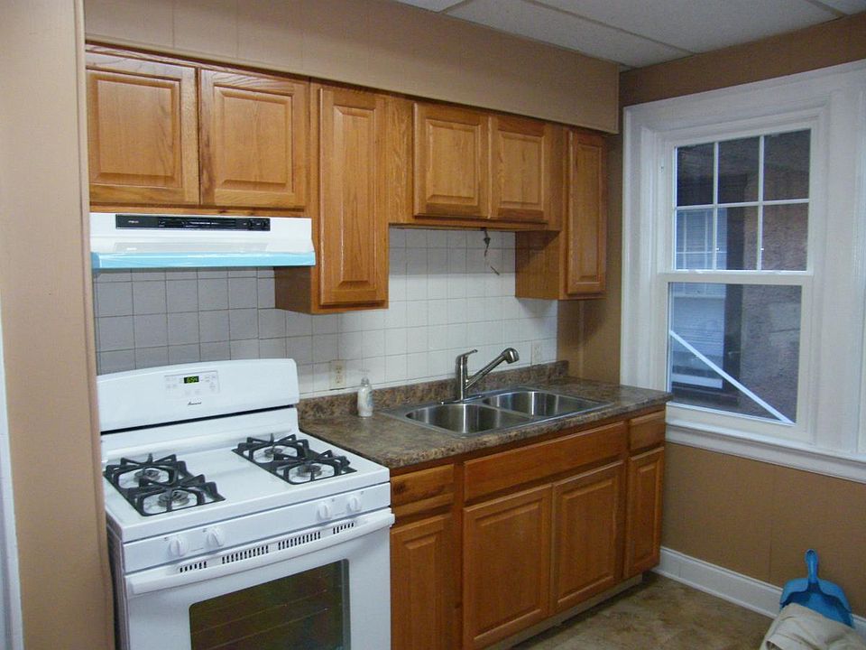 Newly remodeled kitchen w/ stove and refrigerator