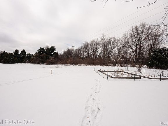 5th image of 9410 Maple Run Ct