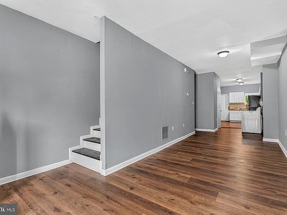 4th image of 2036 Walbrook Ave