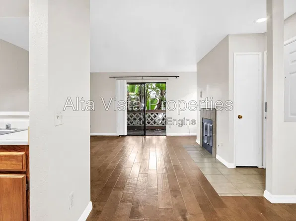 9439 Fairgrove Ln Unit 104, San Diego, CA 92129