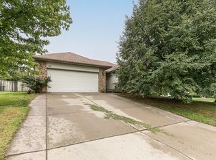 3244 S Newton Ave, Springfield, MO 65807