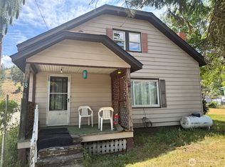 8 S Main St, Curlew, WA 99118