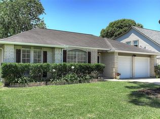 419 Heatherwood Ct, League City, TX 77573