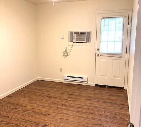 4th image of 370 Rose St #4