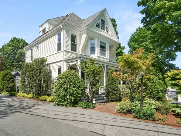 3 Cedar Ave, Stoneham, MA 02180
