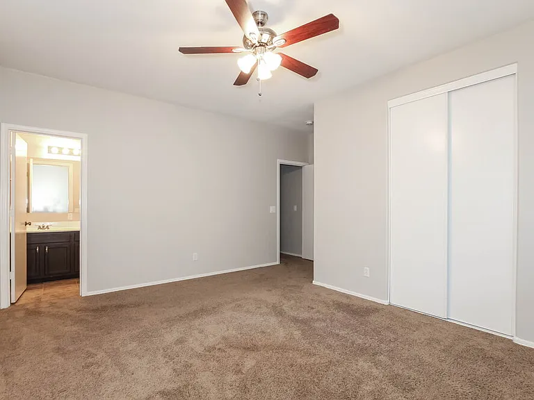 6522 W Elwood St — Photo 9