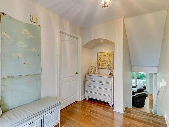 3rd image of 1027 Captains Court Dr