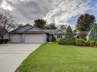 2801 Cumberland Dr, Janesville, WI 53546