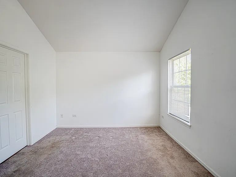 2464 Blue Spruce Ln — Photo 14