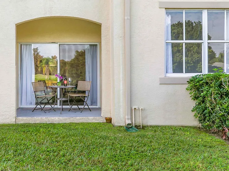 2040 Greenview Shores Blvd #203 — Photo 4