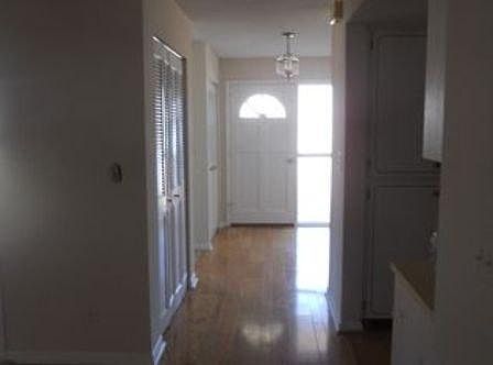 4th image of 14 E Sovereign Ln