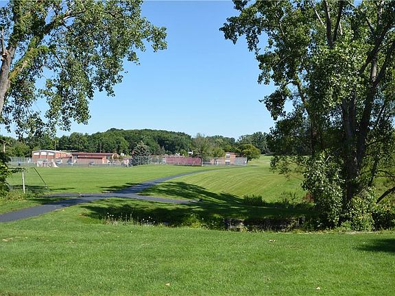 5th image of 30 Heron Way N