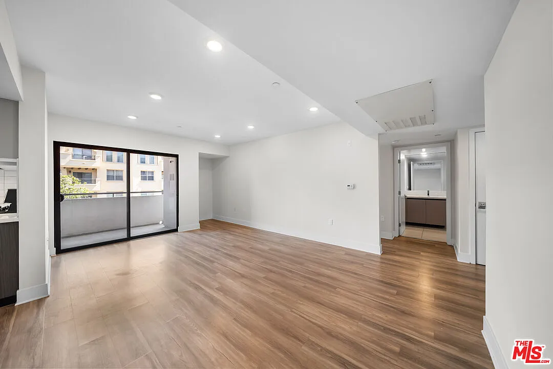 2 bed, 2.0 bath, 1270 sqft, $3,550 — Photo 4