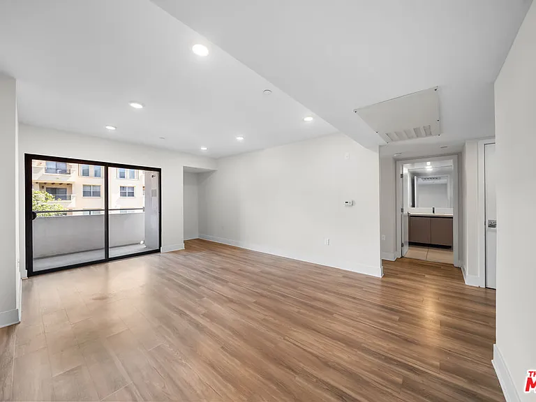 5030 Rosewood Ave #304 — Photo 4