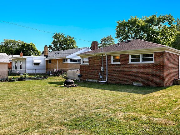 2nd image of 212 N Reuter Dr