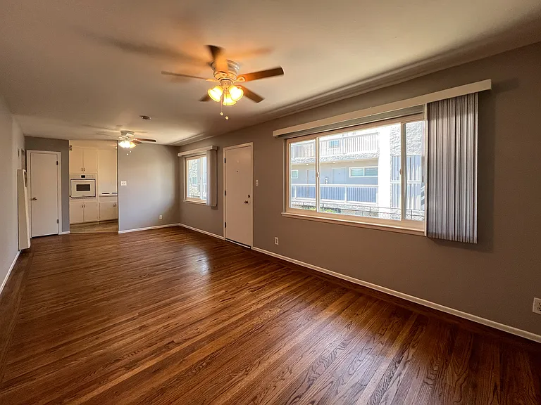554 Walnut St #5 — Photo 3